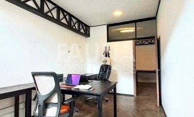 Exclusiva oficina de 3 pisos en Providencia