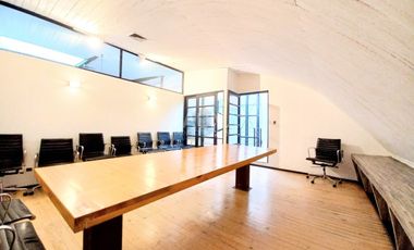 Exclusiva oficina de 3 pisos en Providencia