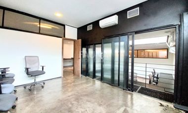 Exclusiva oficina de 3 pisos en Providencia