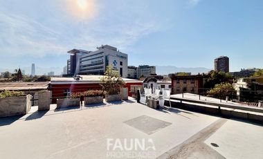 Exclusiva oficina de 3 pisos en Providencia