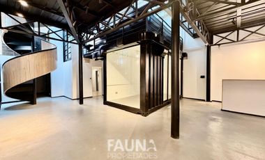 Exclusiva oficina de 3 pisos en Providencia