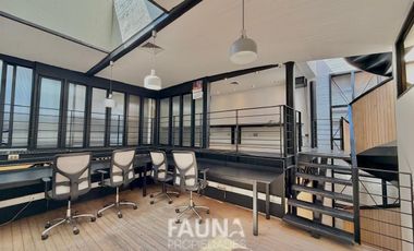 Exclusiva oficina de 3 pisos en Providencia