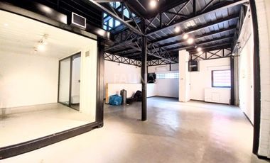 Exclusiva oficina de 3 pisos en Providencia