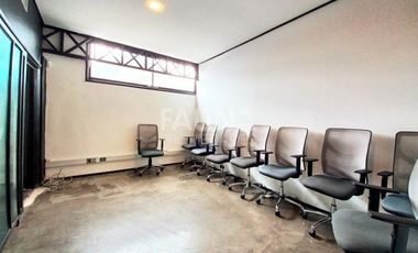 Exclusiva oficina de 3 pisos en Providencia