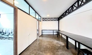 Exclusiva oficina de 3 pisos en Providencia