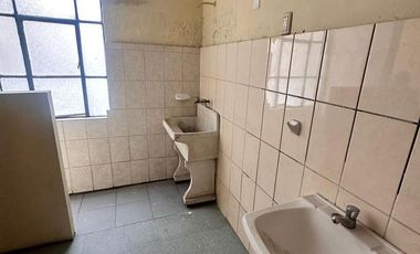 Venta de Casa como Terreno en Breña