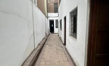 Venta de Casa como Terreno en Breña