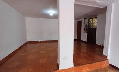 se vende Casa frente a la Cooperativa Cooprogreso - Calderón