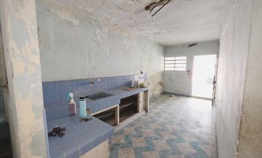 CASA EN VENTA PARA REMODELAR EN EL CENTRO DE MERIDA, REMATE!!