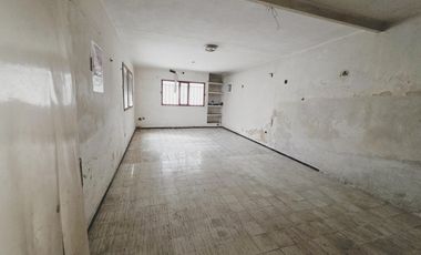 CASA EN VENTA PARA REMODELAR EN EL CENTRO DE MERIDA, REMATE!!