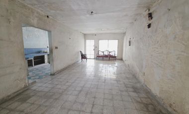 CASA EN VENTA PARA REMODELAR EN EL CENTRO DE MERIDA, REMATE!!