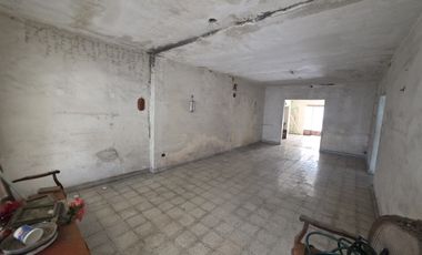 CASA EN VENTA PARA REMODELAR EN EL CENTRO DE MERIDA, REMATE!!