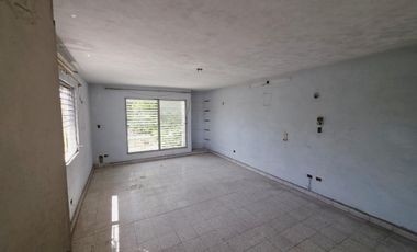 CASA EN VENTA PARA REMODELAR EN EL CENTRO DE MERIDA, REMATE!!