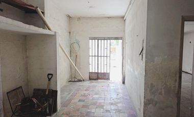 CASA EN VENTA PARA REMODELAR EN EL CENTRO DE MERIDA, REMATE!!