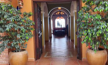 Hermosa Casa en Venta en Ajijic Chapala con Alberca