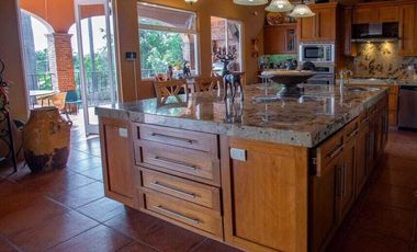 Hermosa Casa en Venta en Ajijic Chapala con Alberca