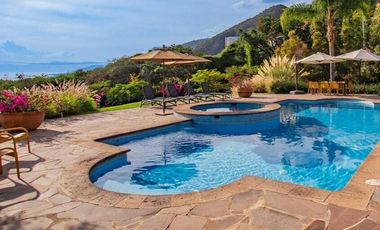 Hermosa Casa en Venta en Ajijic Chapala con Alberca