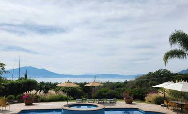 Hermosa Casa en Venta en Ajijic Chapala con Alberca