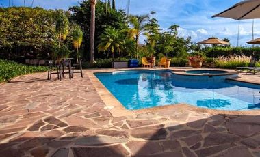 Hermosa Casa en Venta en Ajijic Chapala con Alberca