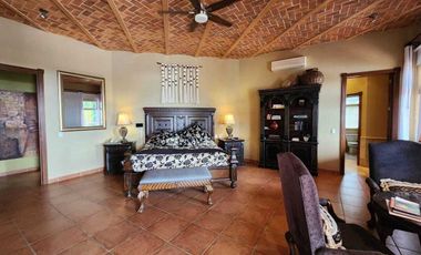 Hermosa Casa en Venta en Ajijic Chapala con Alberca