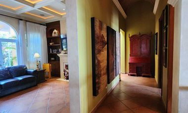 Hermosa Casa en Venta en Ajijic Chapala con Alberca