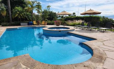 Hermosa Casa en Venta en Ajijic Chapala con Alberca