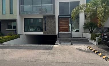 Residencia de lujo en Villa Verona, Zapopan – diseño moderno y espacios amplios