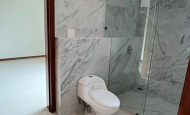 Residencia de lujo en Villa Verona, Zapopan – diseño moderno y espacios amplios