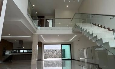 Residencia de lujo en Villa Verona, Zapopan – diseño moderno y espacios amplios