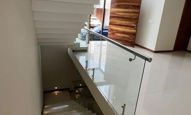 Residencia de lujo en Villa Verona, Zapopan – diseño moderno y espacios amplios