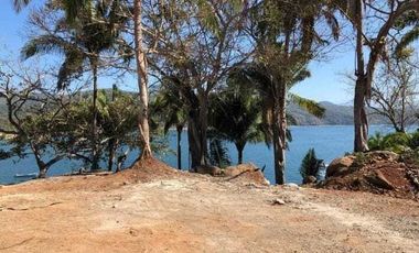 Terreno en Venta enfrente de PLAYA en Fraccionamiento Privado, CHACALILLA