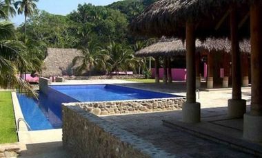 Terreno en Venta enfrente de PLAYA en Fraccionamiento Privado, CHACALILLA