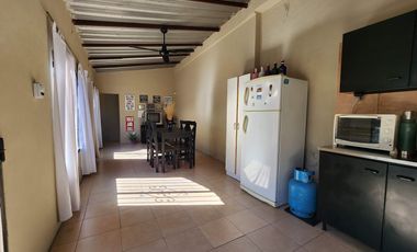 AMPLIA CASA AL FRENTE, DOBLE INGRESO. BARRIO MATHEU