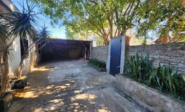 AMPLIA CASA AL FRENTE, DOBLE INGRESO. BARRIO MATHEU