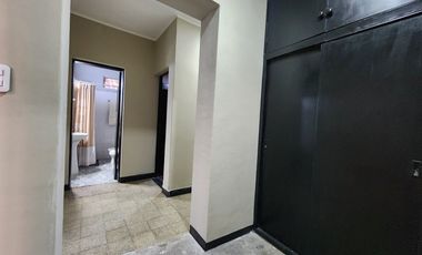 AMPLIA CASA AL FRENTE, DOBLE INGRESO. BARRIO MATHEU