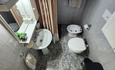 AMPLIA CASA AL FRENTE, DOBLE INGRESO. BARRIO MATHEU