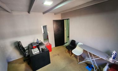 AMPLIA CASA AL FRENTE, DOBLE INGRESO. BARRIO MATHEU