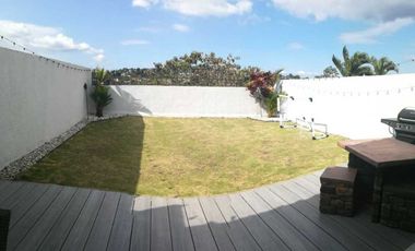 VENTA CASA 2 PISOS EN PH GREEN VILLAGE TRANSISTMICA