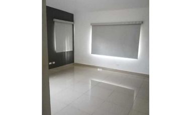 VENTA CASA 2 PISOS EN PH GREEN VILLAGE TRANSISTMICA