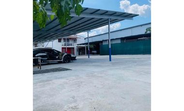 JUAN DIAZ / URB. SAN FERNANDO / 1200M / GALERA CON CASA PARA INVERSION