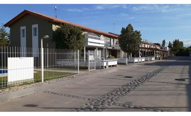 Alquiler Duplex 2 dormitorios complejo privado Guariento Villa Nueva