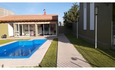 Alquiler Duplex 2 dormitorios complejo privado Guariento Villa Nueva