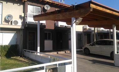 Alquiler Duplex 2 dormitorios complejo privado Guariento Villa Nueva