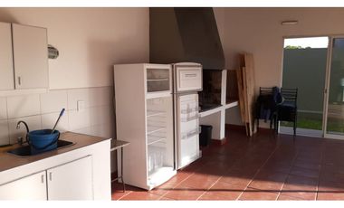 Alquiler Duplex 2 dormitorios complejo privado Guariento Villa Nueva