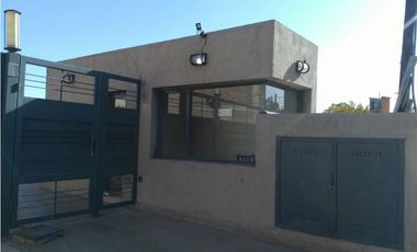 Alquiler Duplex 2 dormitorios complejo privado Guariento Villa Nueva