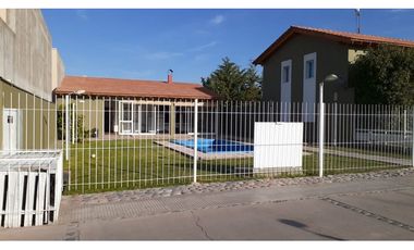 Alquiler Duplex 2 dormitorios complejo privado Guariento Villa Nueva