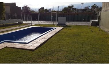 Alquiler Duplex 2 dormitorios complejo privado Guariento Villa Nueva