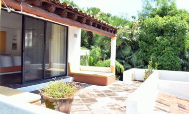 Casa con amplio jardín, alberca con jacuzzi, terrazas con hermosa vista en Fracc. Hacienda San Gaspar Jiutepec Morelos