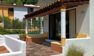 Casa con amplio jardín, alberca con jacuzzi, terrazas con hermosa vista en Fracc. Hacienda San Gaspar Jiutepec Morelos
