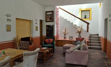 Casa con amplio jardín, alberca con jacuzzi, terrazas con hermosa vista en Fracc. Hacienda San Gaspar Jiutepec Morelos